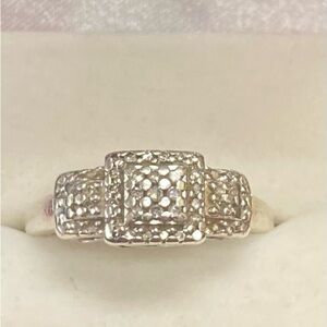 Elegant Diamond Cluster Ring. 925 SUN. Size 6.5.